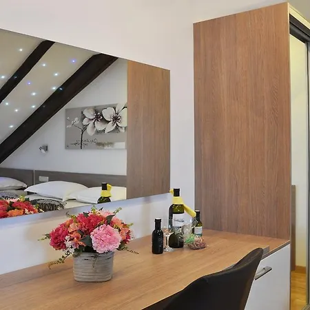 Deluxe & Sarella Appartement *