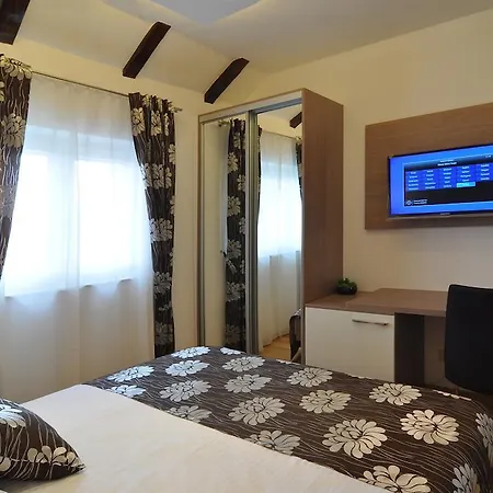 Deluxe & Sarella Appartement