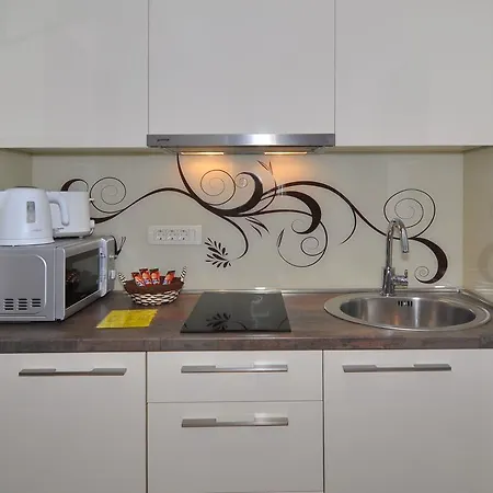 Deluxe & Sarella Apartament *
