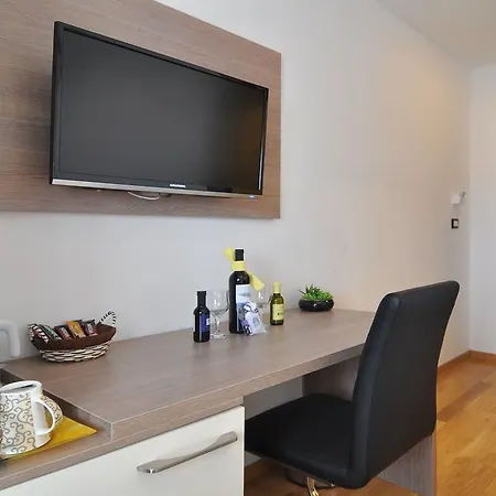 Deluxe & Sarella Apartman