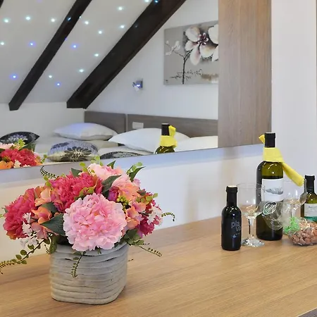 디럭스 아파트&룸스 사렐라 *