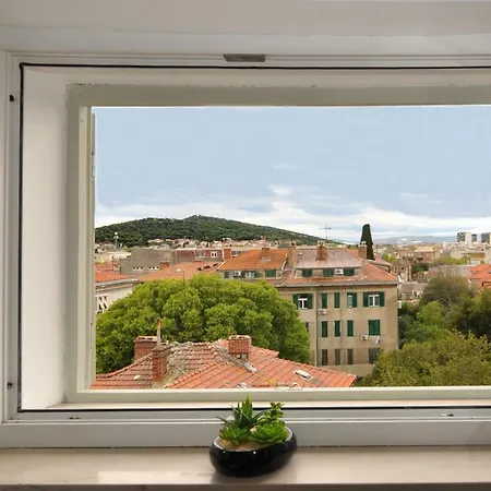 디럭스 아파트&룸스 사렐라 *