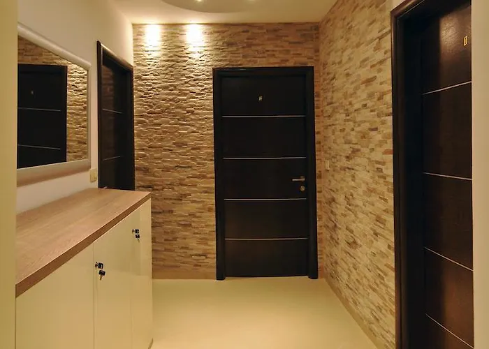 Deluxe & Sarella * Split