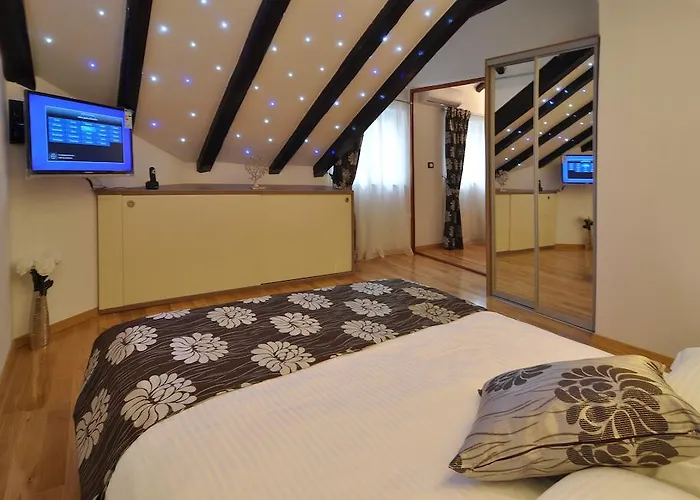 Deluxe & Sarella Apartman