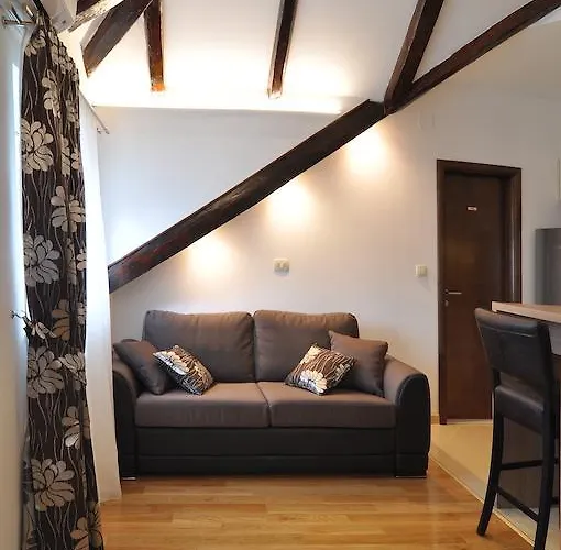 Apartman Deluxe & Sarella *